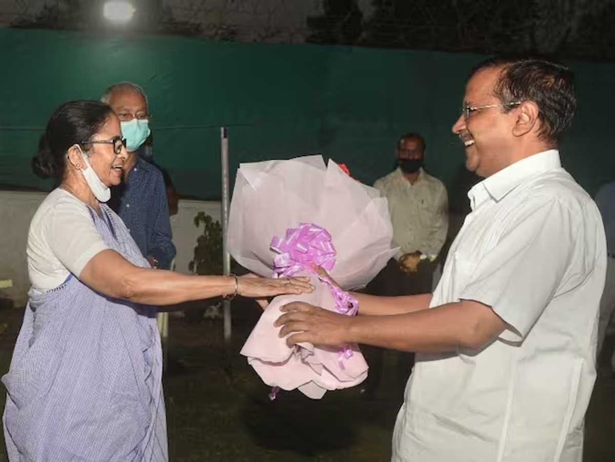 विरोधी दलों को एकजुट करने की कोशिश, केजरीवाल आज ममता बनर्जी से करेंगे मुलाकात